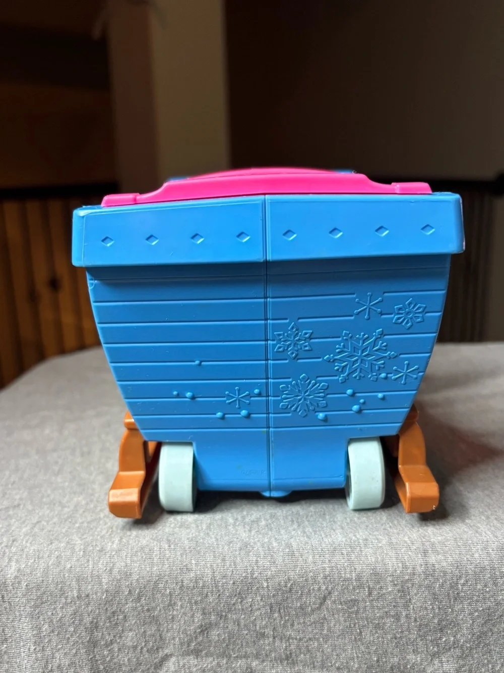 Fisher Price Little People Disney’s Frozen Kristoff’s Light Up Sleigh Gift Toy